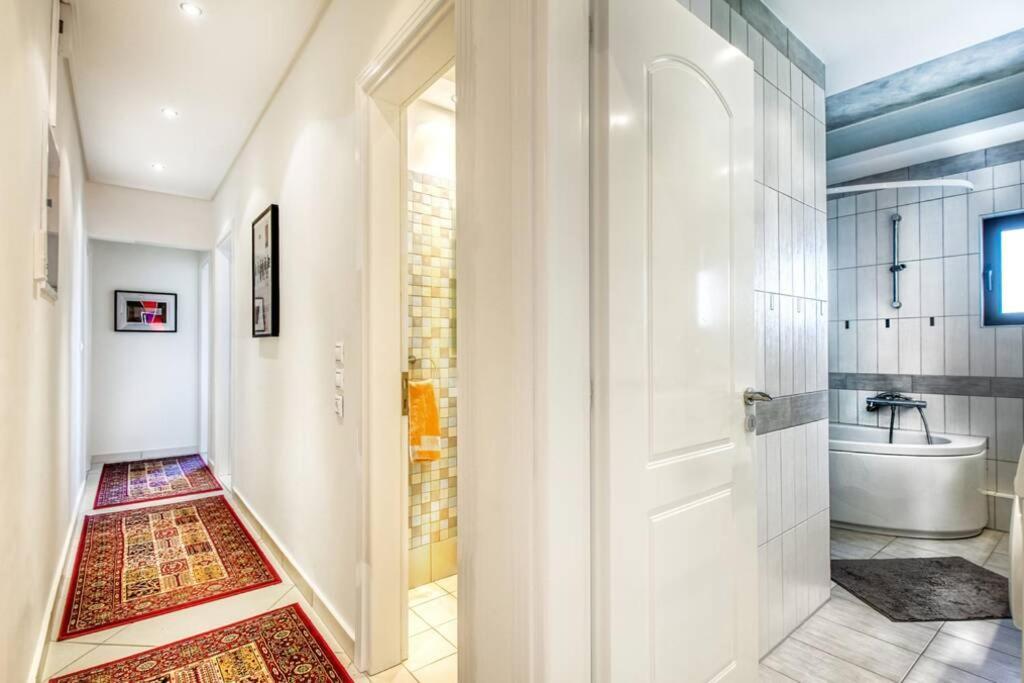 Spacious Apartment In Glyfada Close To The Sea Athen Eksteriør billede